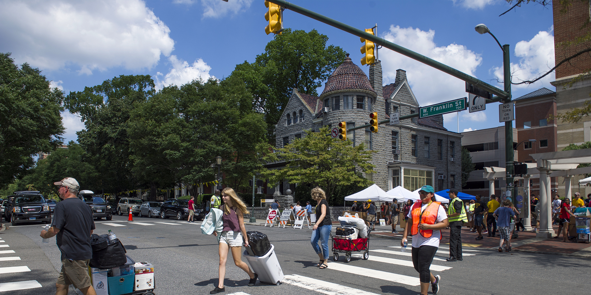 Students during Move In Day on Franklin Street in front of Brandt Hall, Monroe Park Campus 
